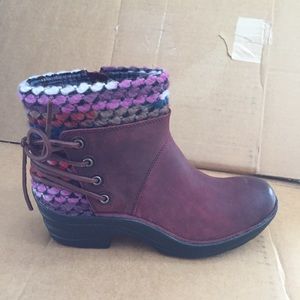 Bionica Reign size 8.5 purple leather boots